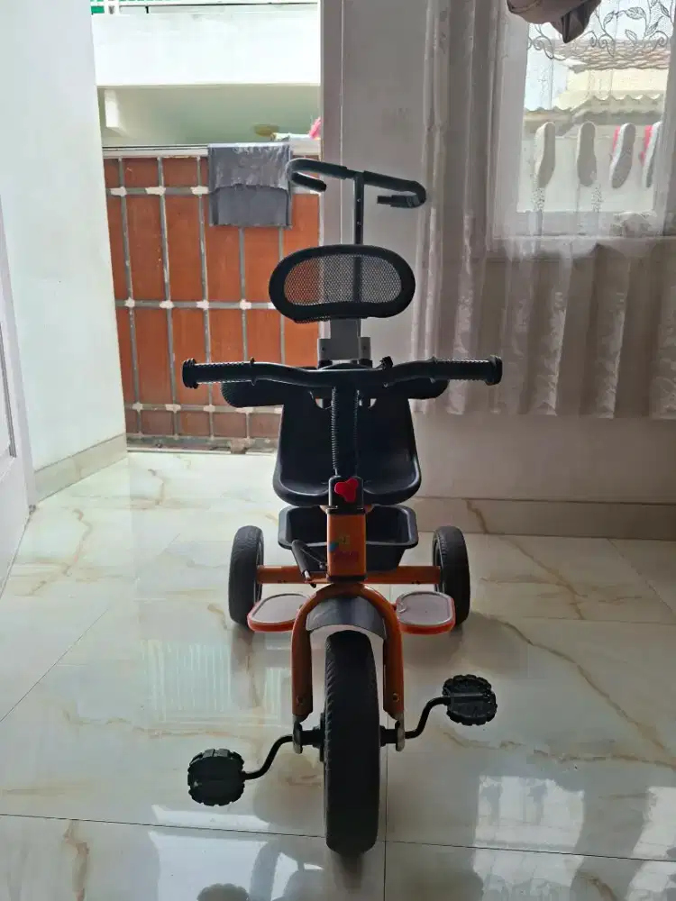 Di jual sepeda anak roda 3