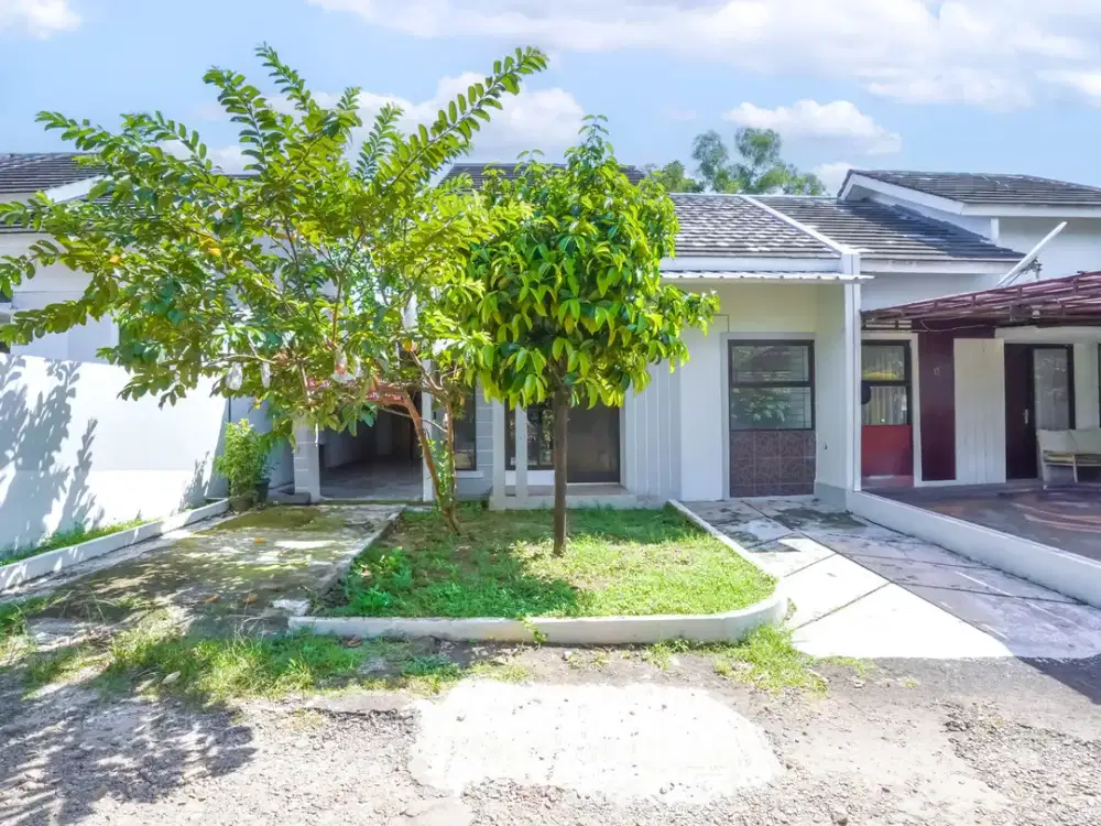 Rumah 2 Carport SHM 15 Menit ke Stasiun Depok LT 121 Siap Huni J-28215