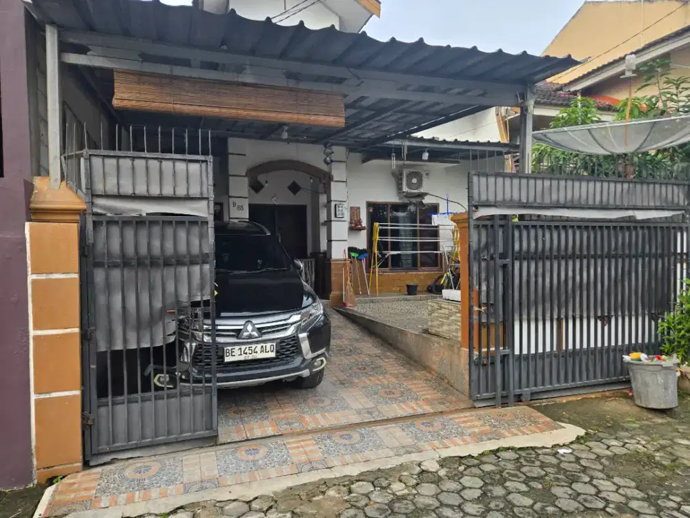 Rumah Tengah Kota Urip Sumoharjo