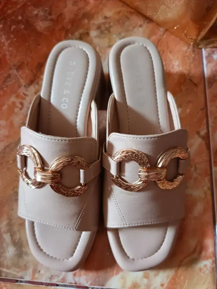 sendal wanita beige