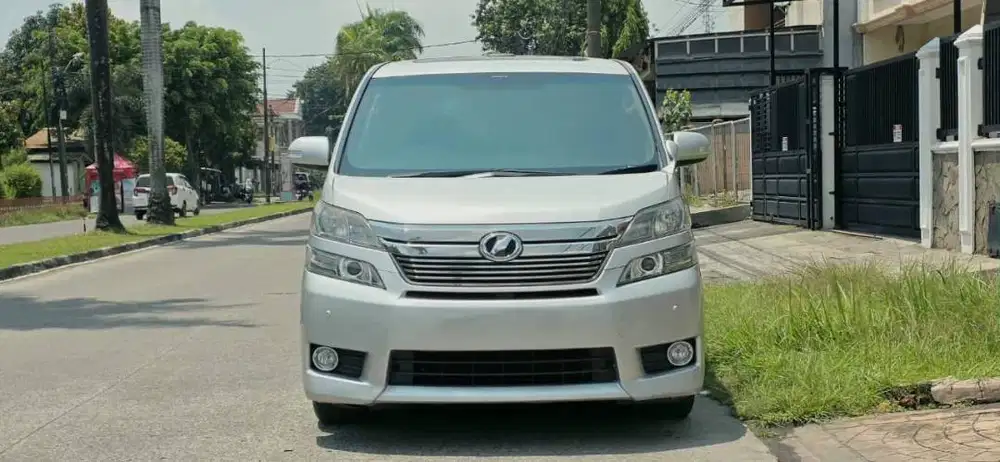 Toyota Vellfire 2013