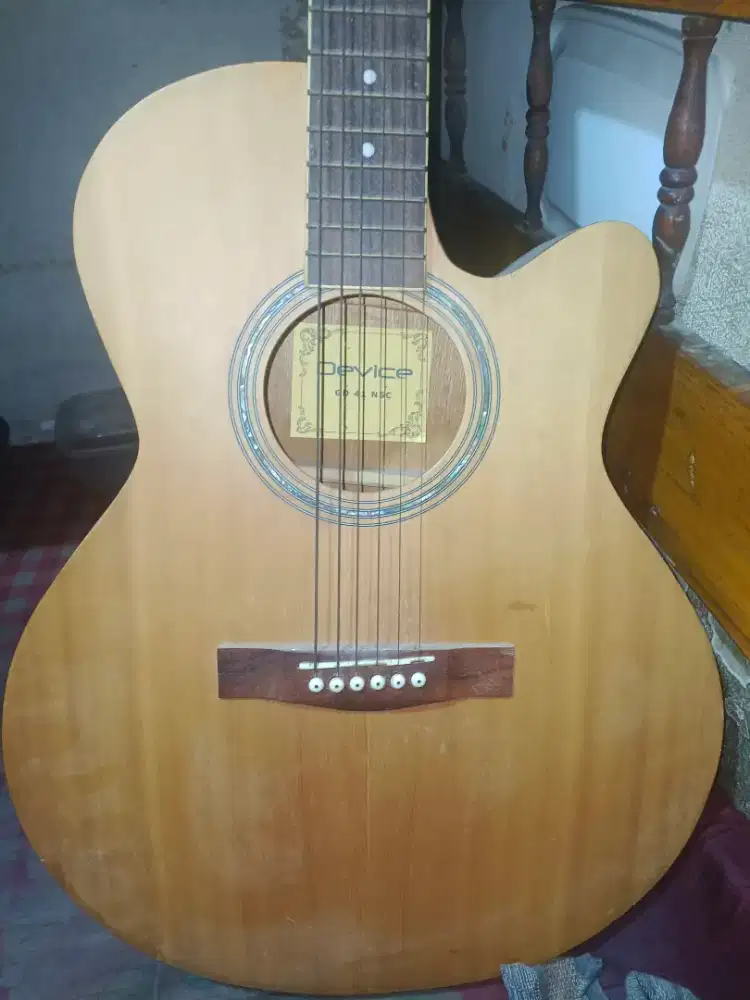 Gitar top solid spruce merk device