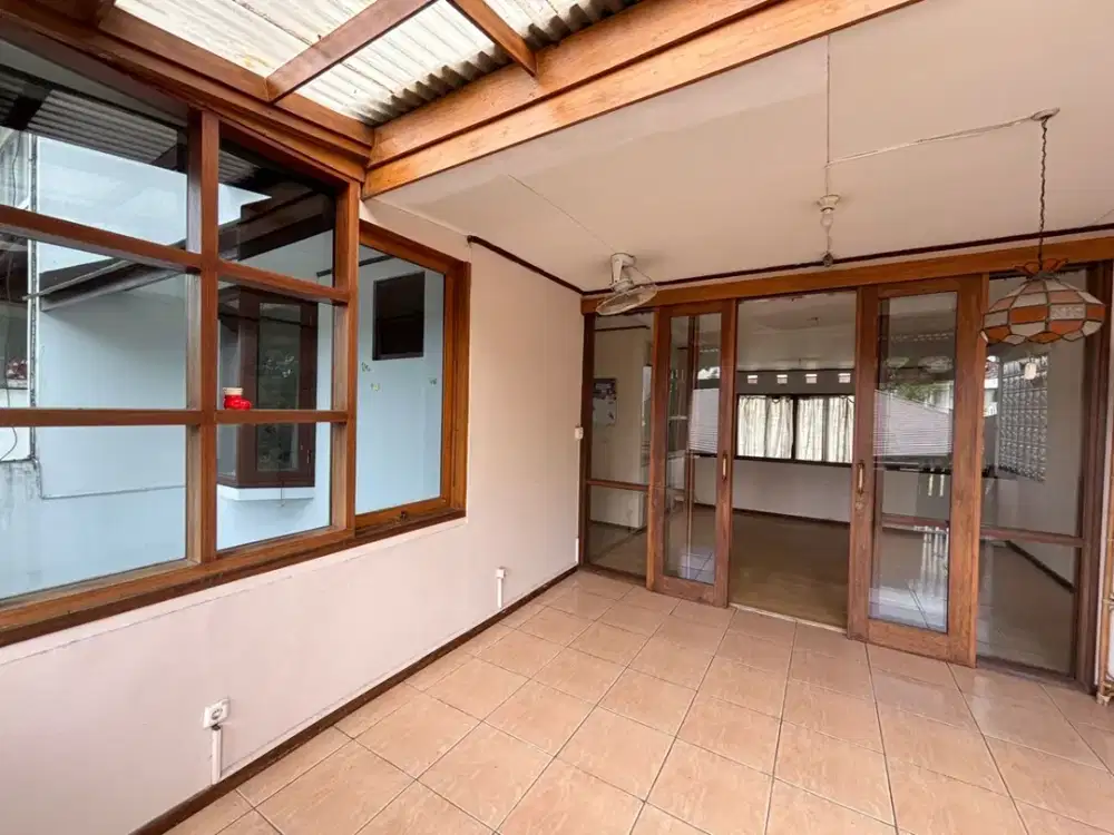 Dijual Rumah Tinggal di Setraduta Bandung