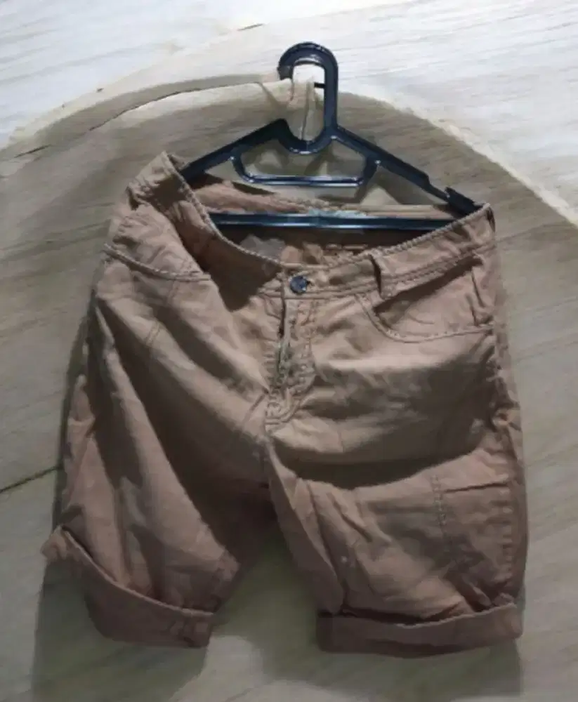 Celana Pendek Bahan - Pria. Merk (X) SML