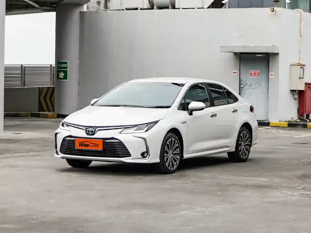 Toyota Corolla Altis 1.8 V Matic Hybrid 2021 2022 putih