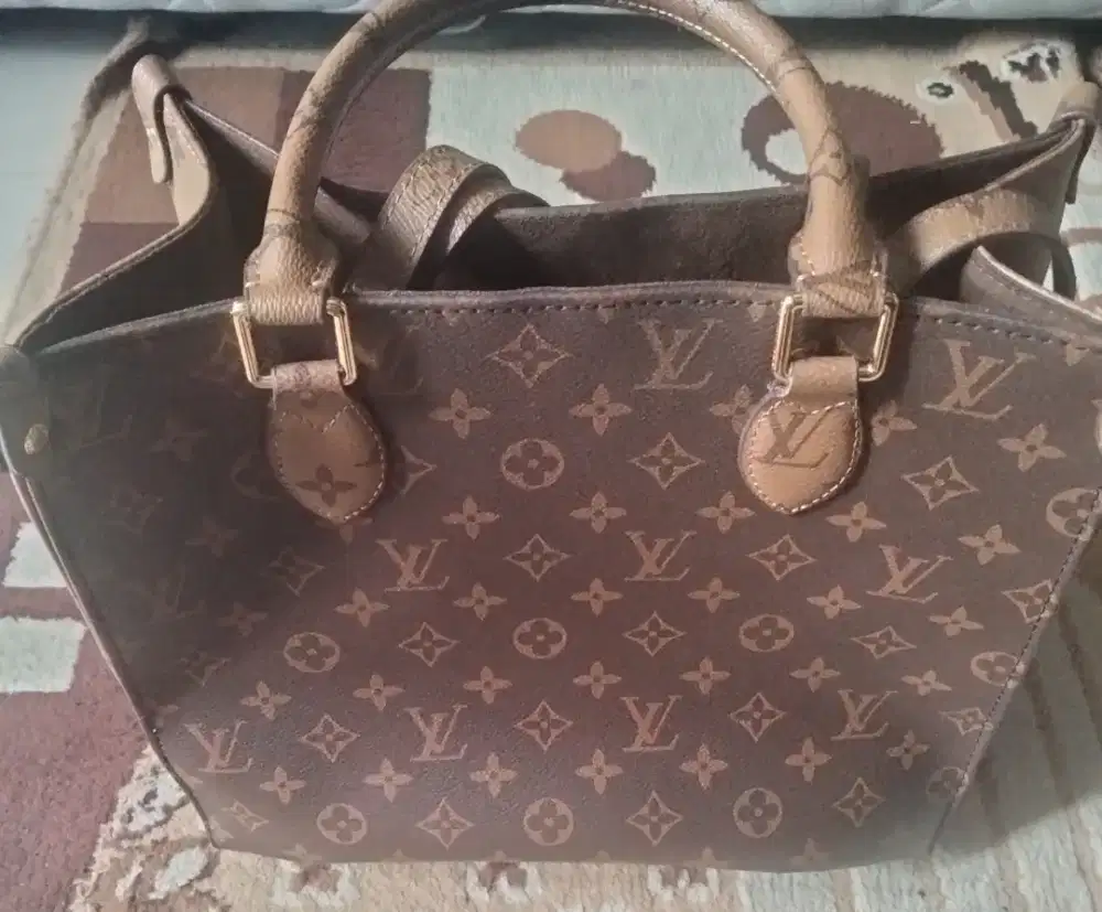 DI JUAL TAS WANITA PREMIUM MASIH MULUS NO MNUS