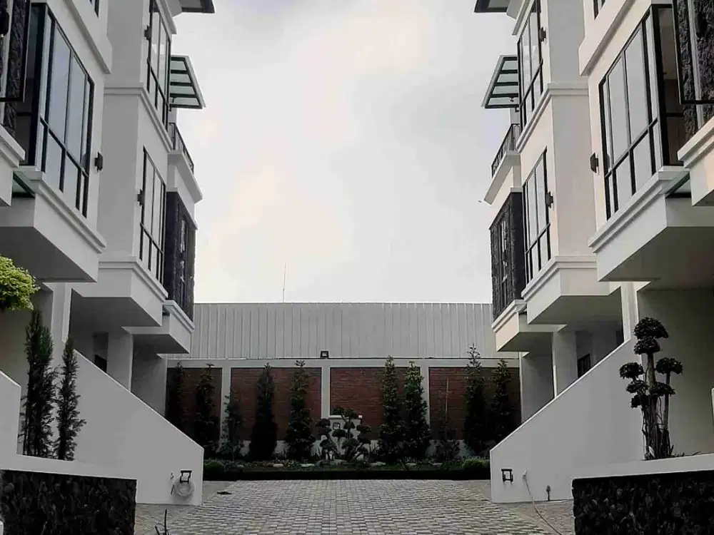Dijual rumah 3 lantai fully furnished di lebak bulus jaksel