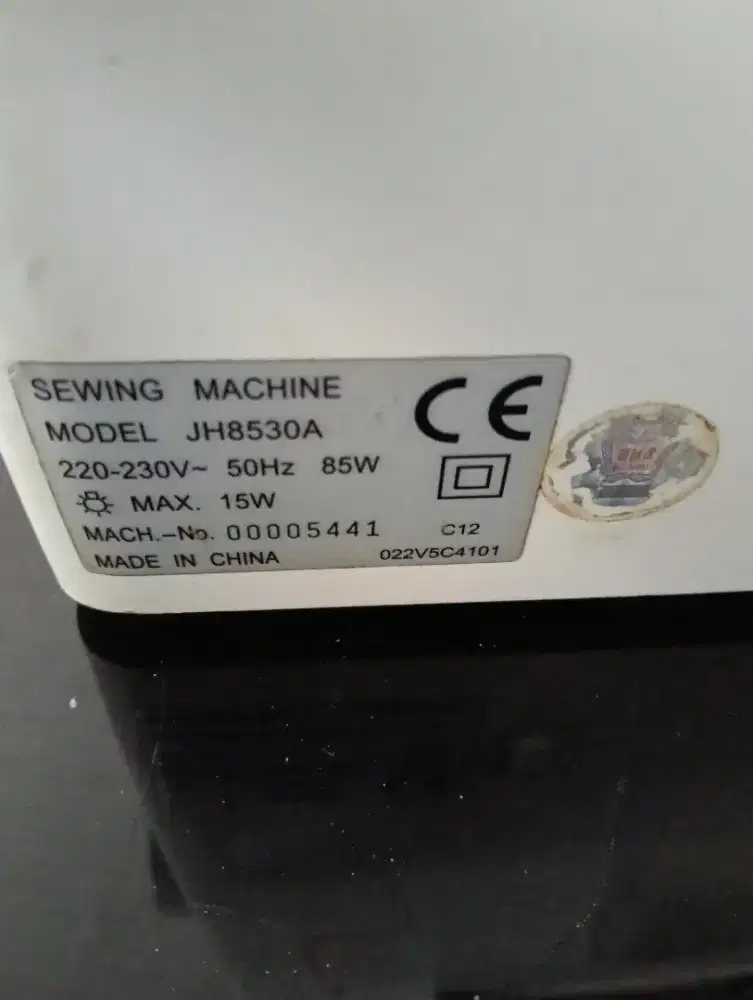 Bismillahirrahmanirrahim,..Dijual Bos Q Mesin Jahit Portable