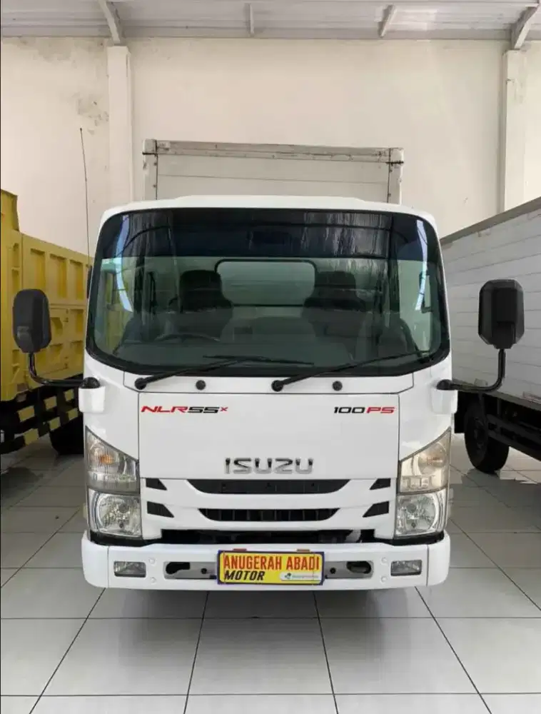 Isuzu Elf Giga Engkel Box  2019 Putih