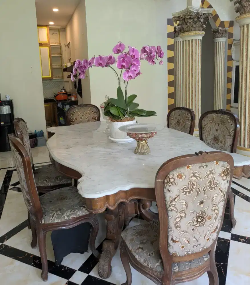 Antique! Meja marmer Carrera