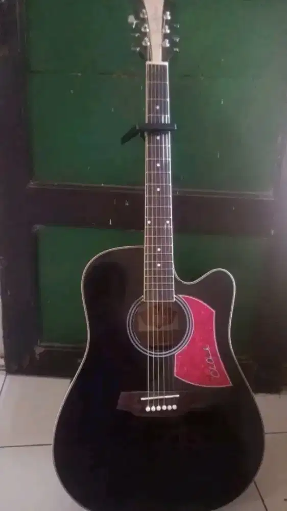 Dijual Gitar Cole Clark + Sarung.
