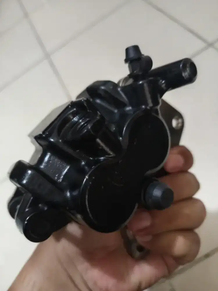 Kaliper 2 piston kanan