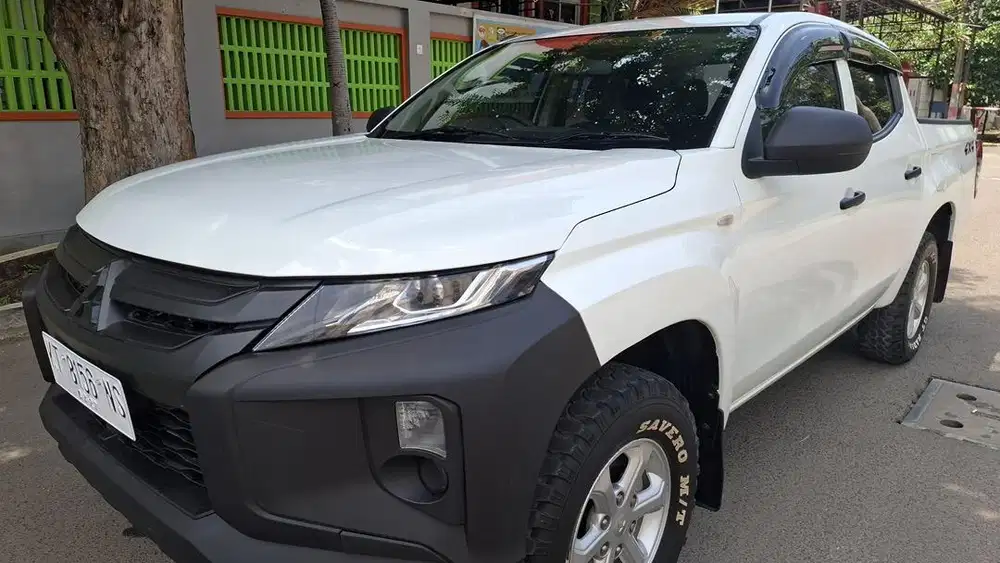 Mitsubishi strada triton tahun 2022