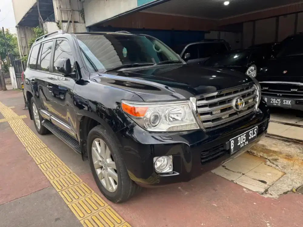 Toyota landcruiser dieswl VX 200 th 2013AT km 70rb