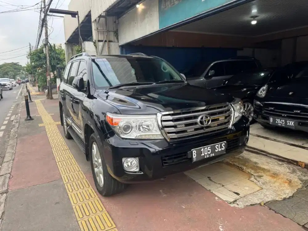 Toyota landcruiser dieswl VX 200 th 2013AT km 70rb