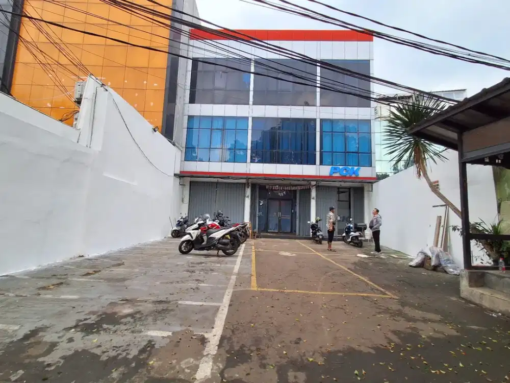 Ruko Gandeng 3,5 Lantai (+ Bangunan di Rooftop) di Pasar Minggu Jaksel