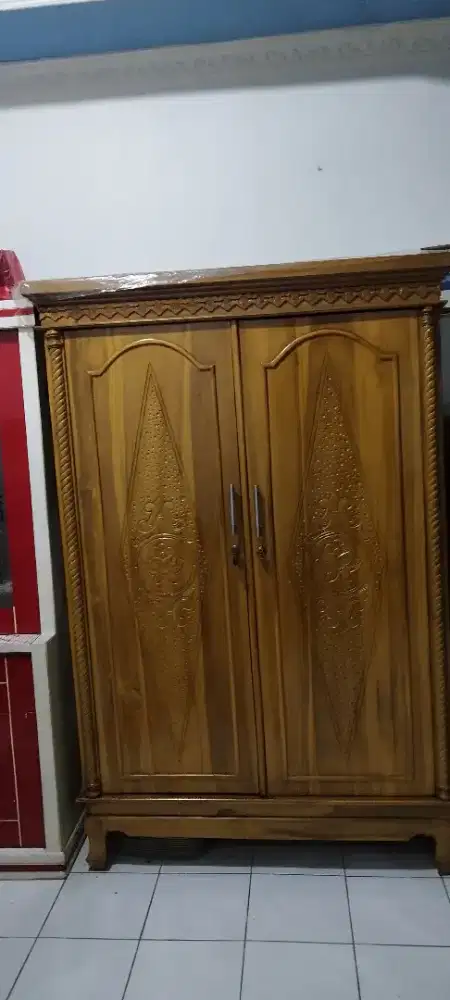 Lemari Baju Kayu Jati dan Lemari Piring mirip Kitchen Set