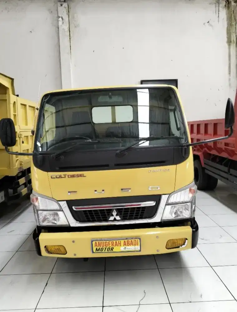 Mitsubishi Canter Engkel 2022 kuning