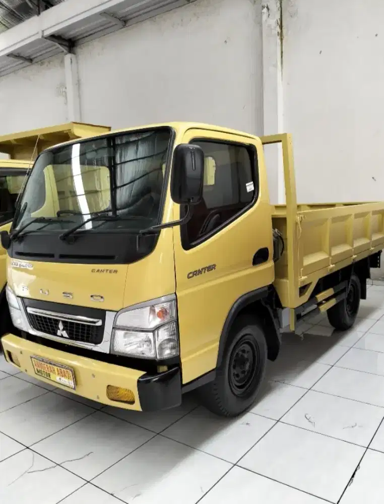 Mitsubishi Canter Engkel 2022 kuning