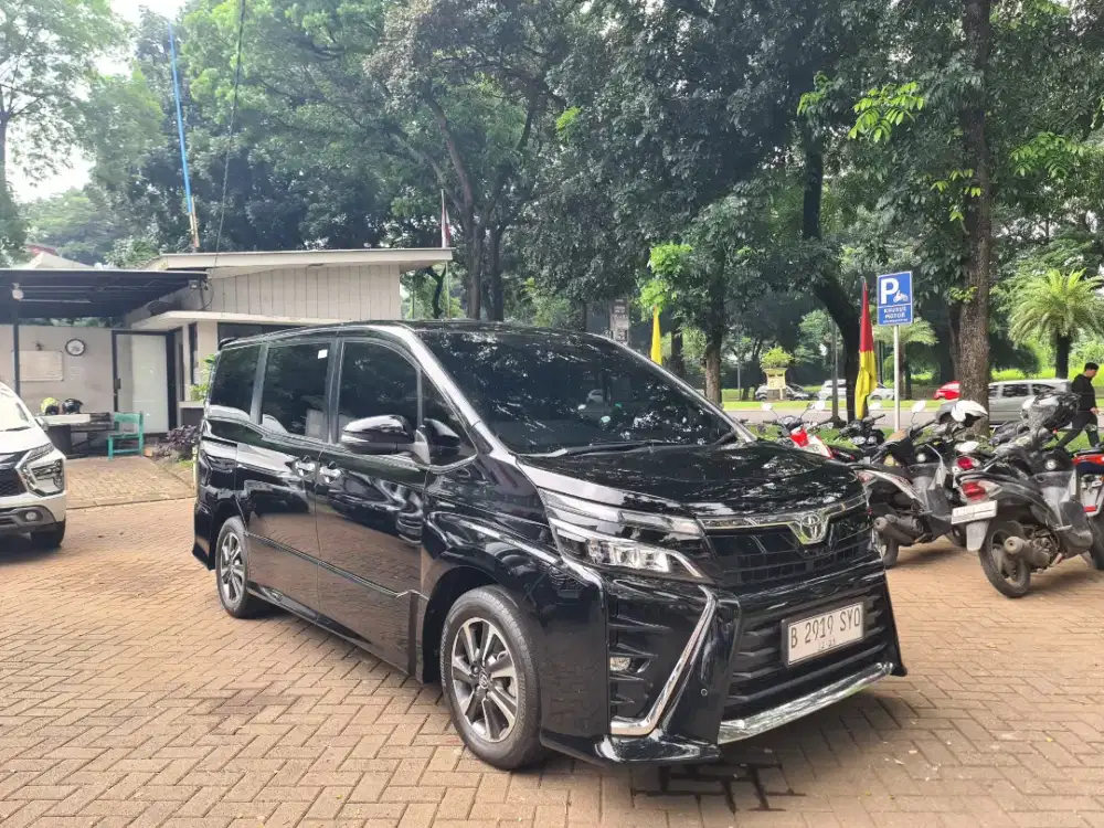 TDP MINIM 27JT! TOYOTA VOXY 2.0 AT 2018