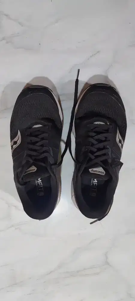 Sepatu lari wanita SAUCONY FORMFIT black/white size 38