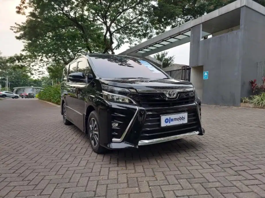 DP 5% Toyota Voxy 2.0 AT 2019 Hitam CBICB