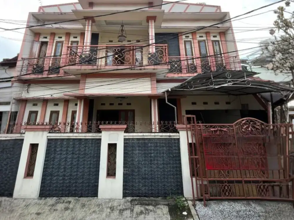 Rumah 3 Lantai 5 Kamar Tidur Dijual di Pengadegan Pancoran Jaksel
