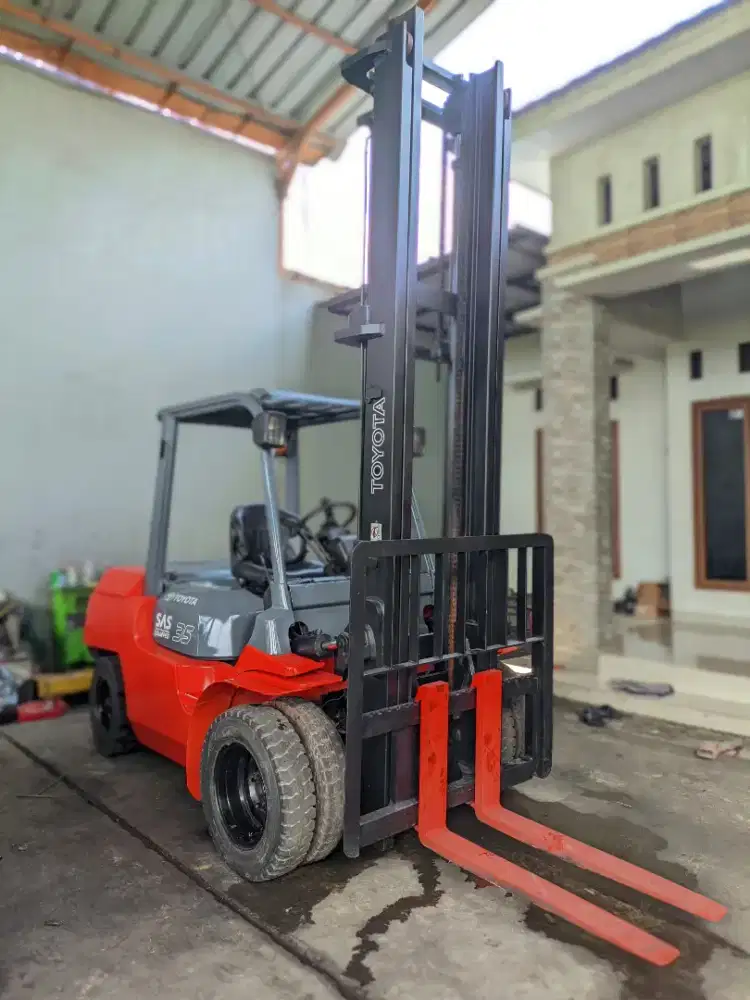 Forklift Toyota 3,5 Ton,Manual,Tiang 5,5 Meter,Ban Double,Tahun 2010