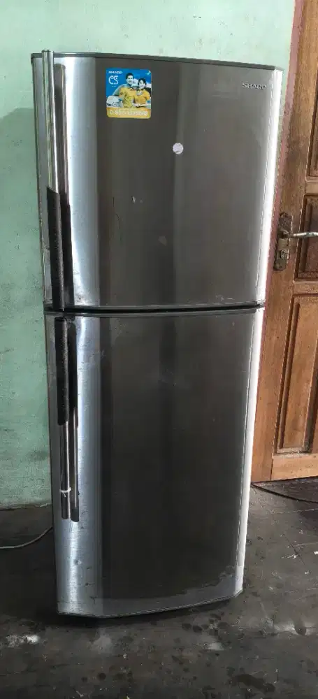 Kulkas 2 pintu merk sharp nominus