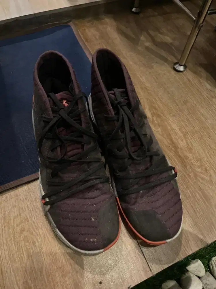 Under Armour Spawn Mid Basketball Shoes