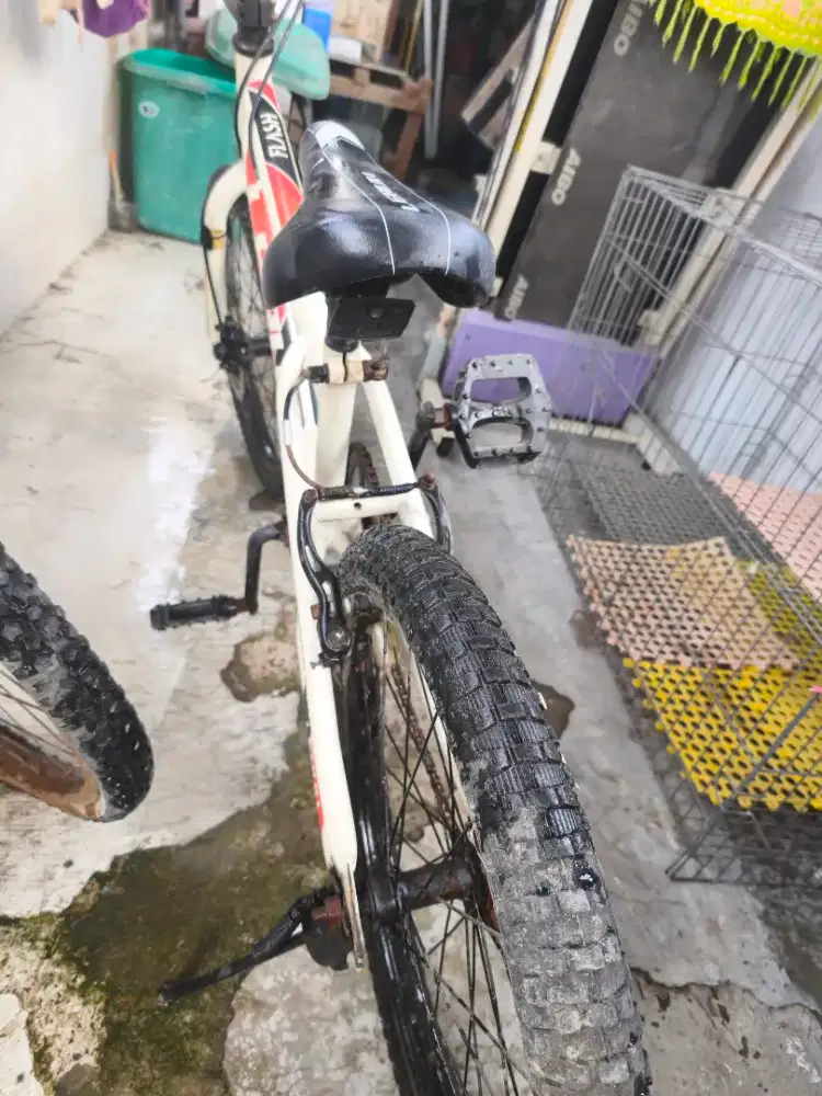 di jua speda BMX karna tidak terpakaii