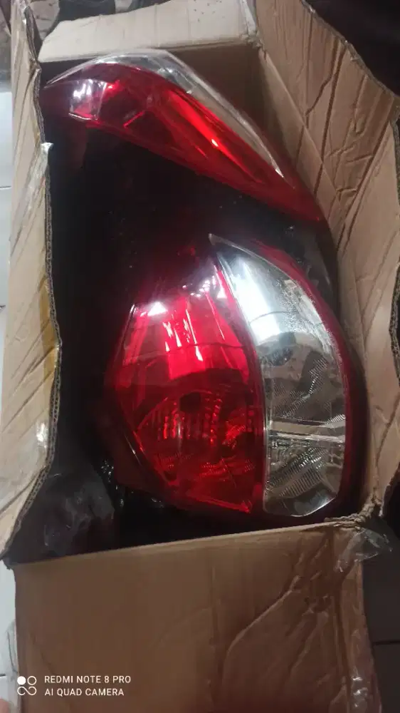 Lampu set Ertiga depan R/L .belakang R/L