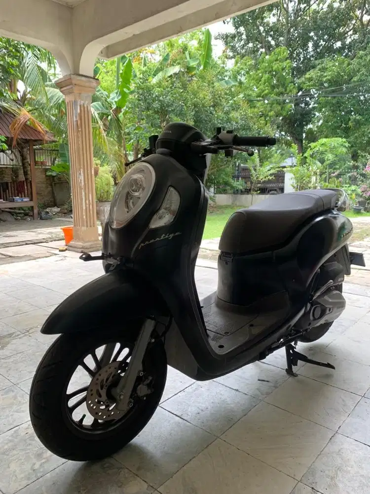 Scoopy prestige 2020 (warna hitam doff)