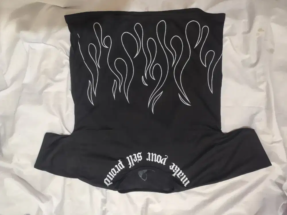 Kaos di jual masih baru