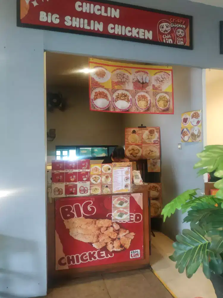 Waiter Outlet Chiclin