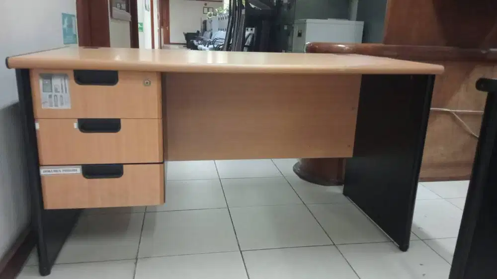 DIJUAL MEJA STAFF DASHBOARD KONDISI BAGUS