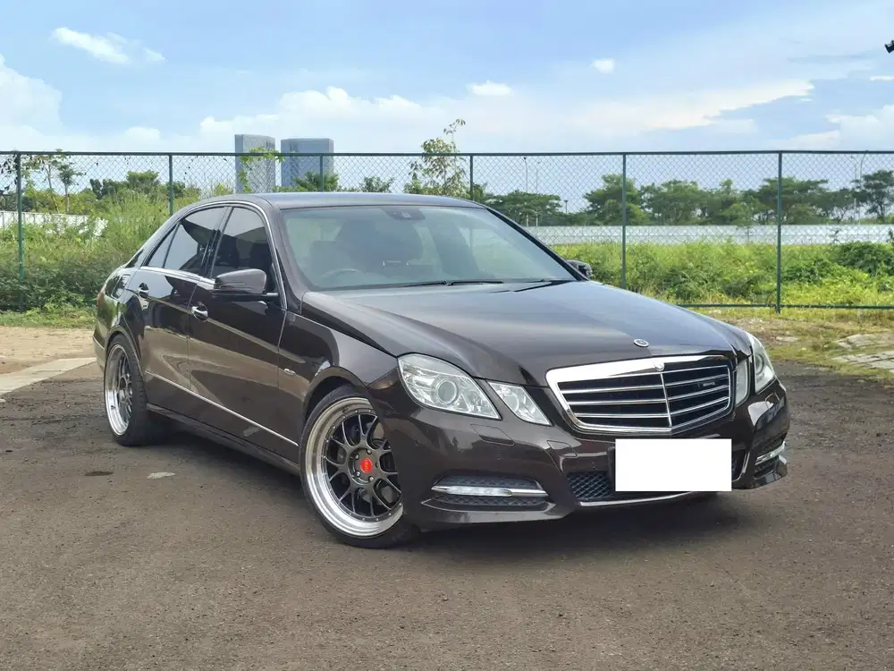 MERCY Mercedes-Benz E250 AVANTGARDE AT 2011 Bensin