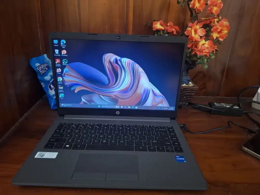 Bismillah dijual laptop hp 240 g8 slim core i5gen11 ram 8gb siap pakai