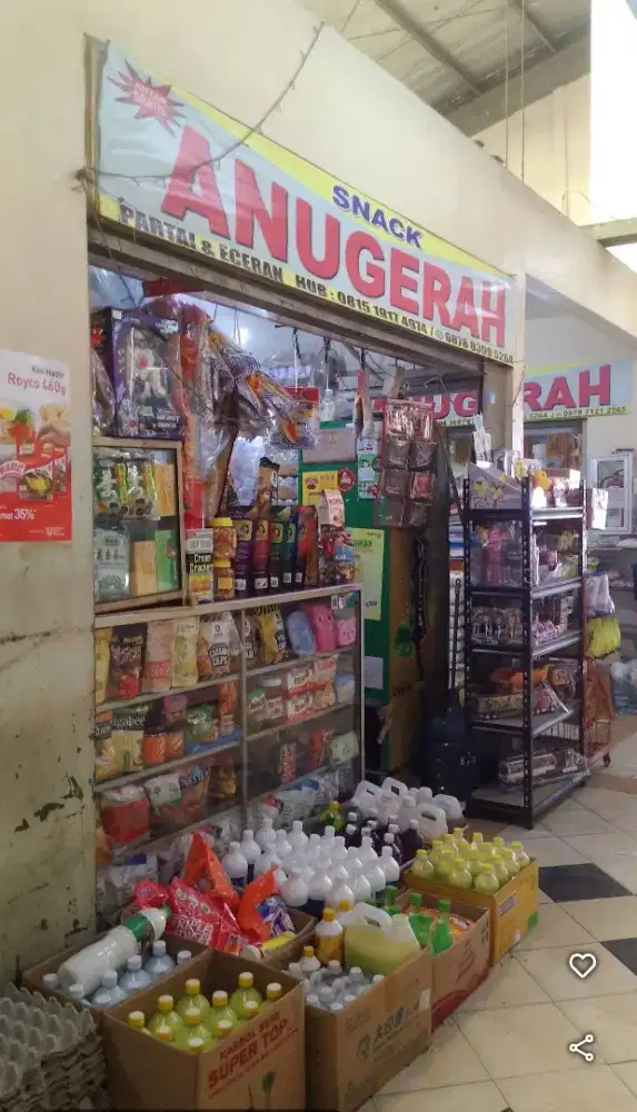 Karyawan Kios Snack Di Pasar