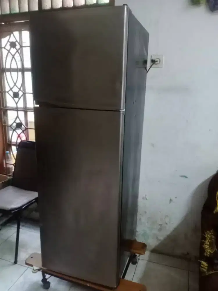Perbaikan dan jual beli kulkas
