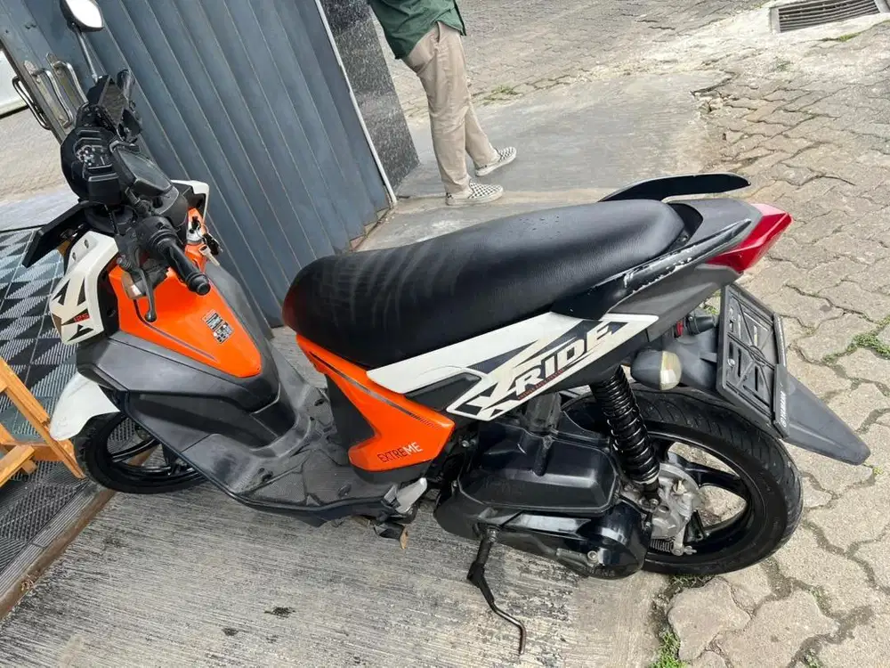 Yamaha Xride (dashcam azdome)