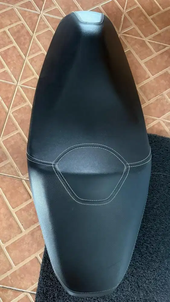 Jok ori adv 160 dan knalpot ori adv 160 thn 2023 type ABS