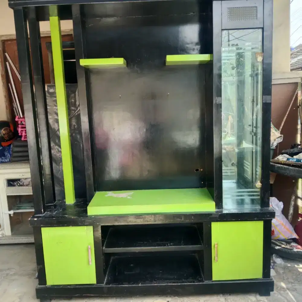 Lemari sekat /lemari TV bekas layak pake