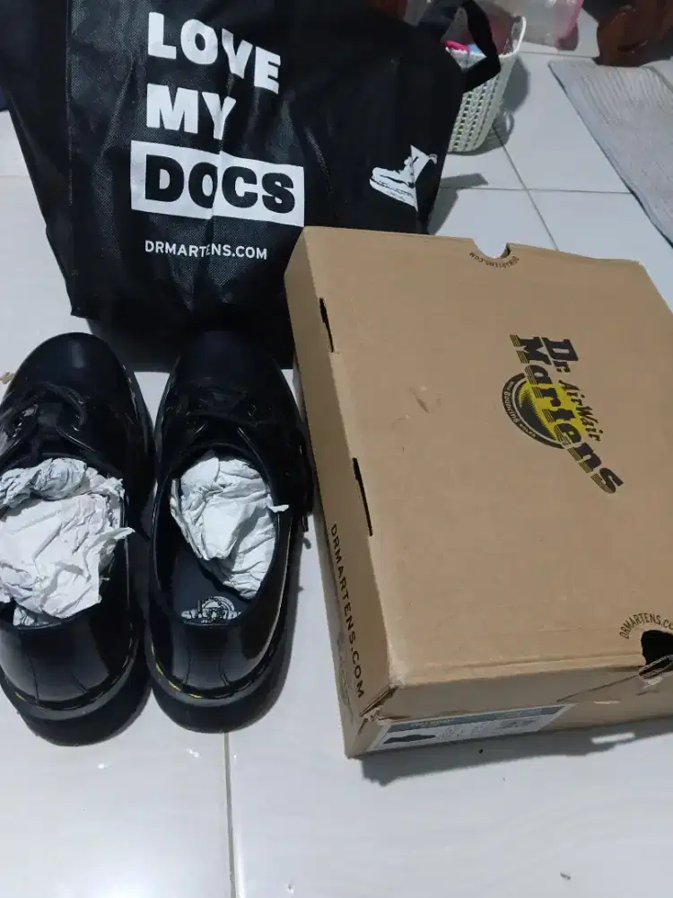 Sepatu doctor martens ori