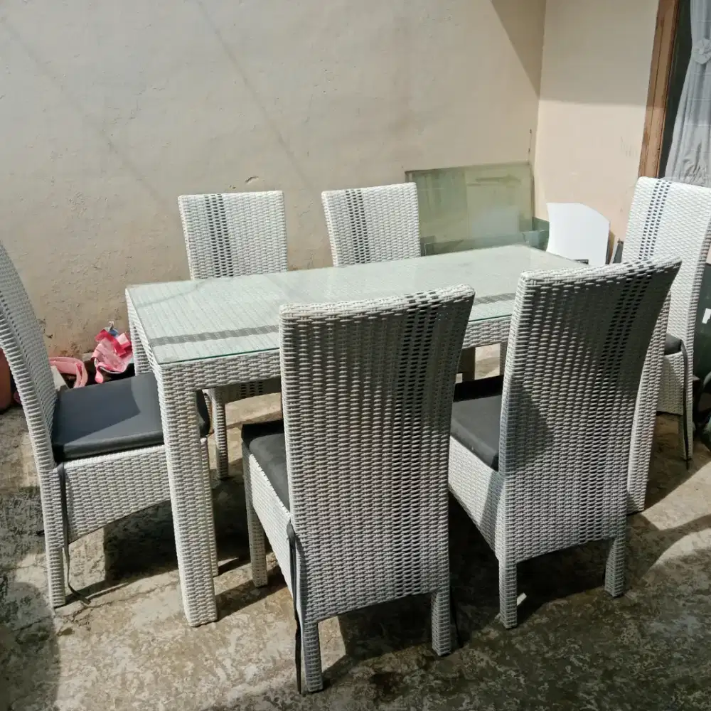 Meja makan 6 kursi bekas layak pake