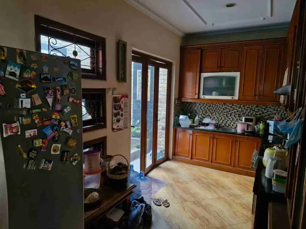 *DIJUAL*

*Tipe Properti: Rumah Bintang Metropolitan Summarecon*
*Alamat: Jl.Muktar Tabrani, Marga Mulya Bekasi Utara*
Spesifikasi:
Luas Tanah : 300 m²
Luas Bangunan: 504m²
Kamar Tidur: 4
Kamar Mandi : 5
Dimensi: PxL  : 20 meter x 15 meter
Hadap :   Timur
