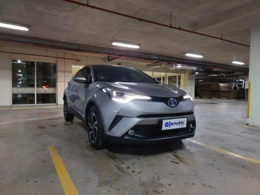 DP 5% Toyota C-HR 1.8 Hybrid-AT 2021 Abu-Abu CWVAB