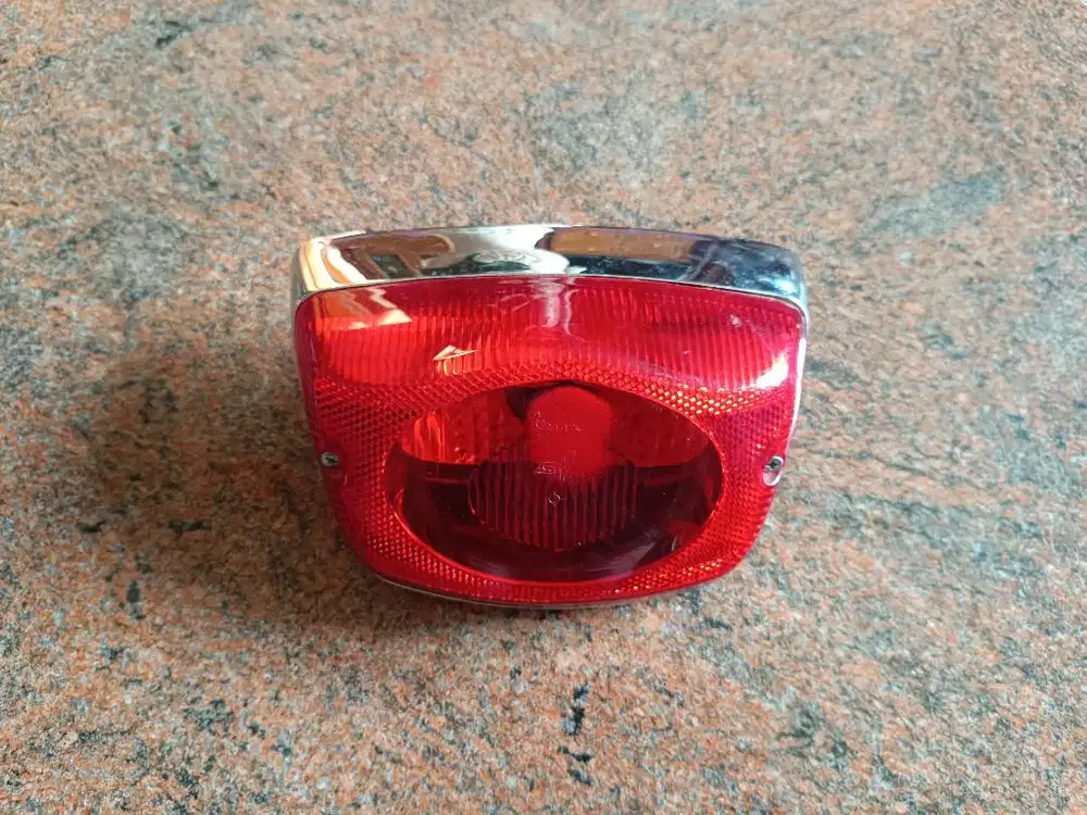 Lampu Belakang Tail Lamp Stop Lamp Vespa LX S 2V 3V iGet Ori Murah!