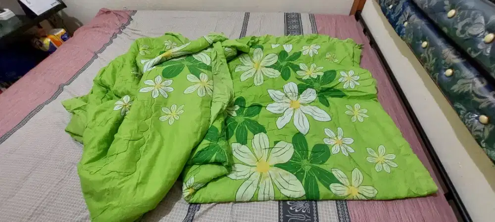 Bed Cover hijau motif bunga 200x200