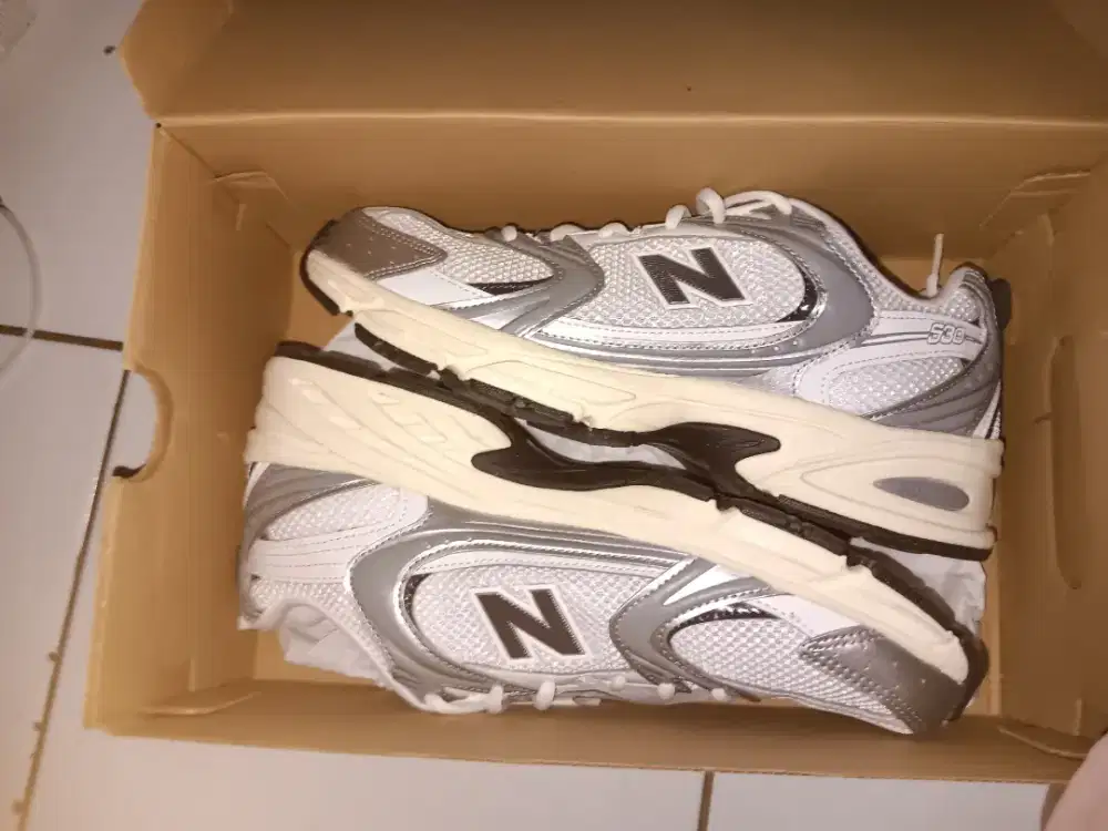 New Balance ukuran 42